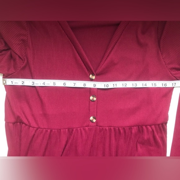 Veveret wine/burgundy tiered long sleeve holiday - Picture 7 of 9